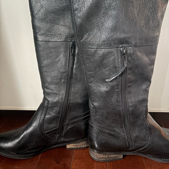 Black Leather Knee-High Boots - Picture 9 of 10